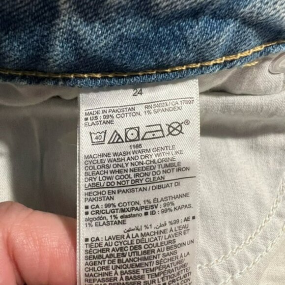 51. Plus Size OLD NAVY High-Waisted Button-Fly OG Straight Cuffed Shorts - Picture 8 of 9